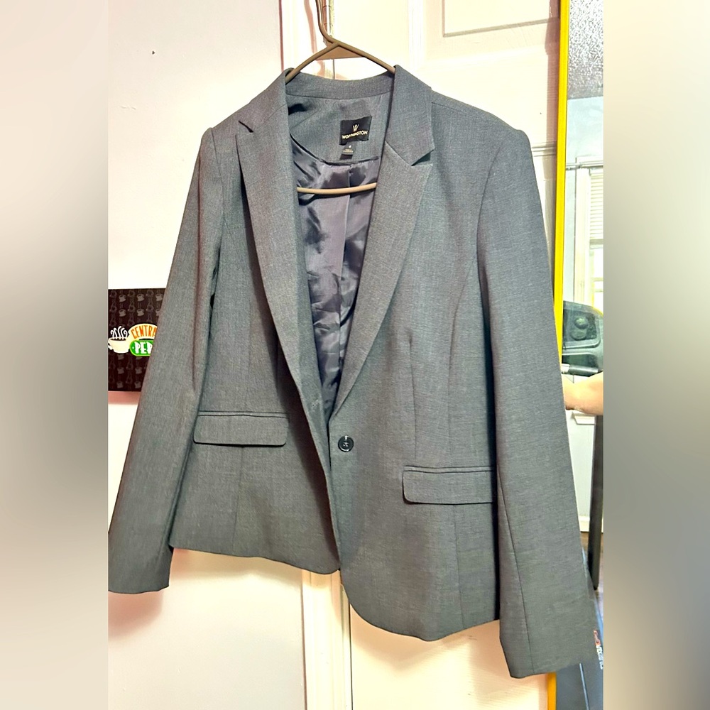 Women suit only used twice
